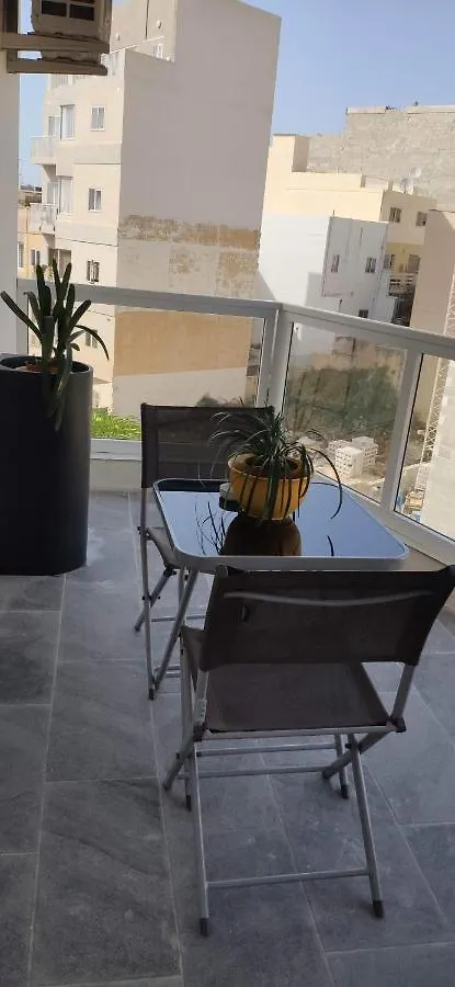 Rebak Place- A Bright & Charming Getaway Marsaskala Apartment